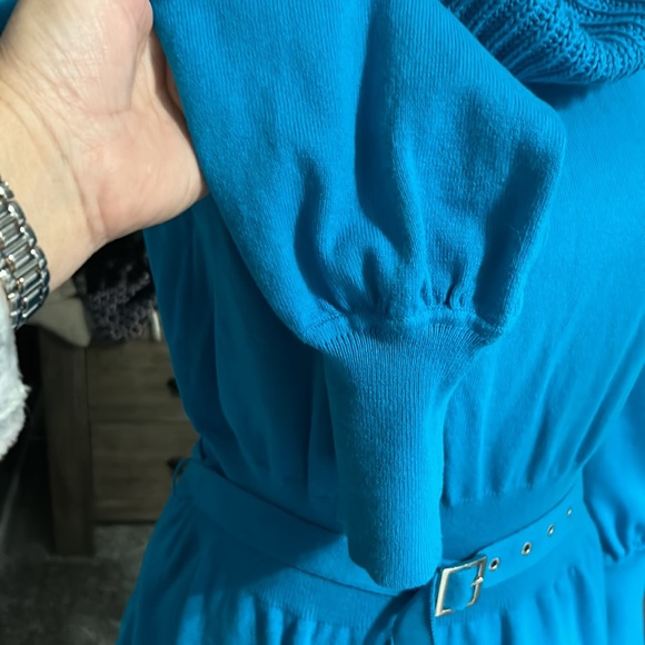 Beautiful top with belt in  turquoise color - Picture 5 of 6